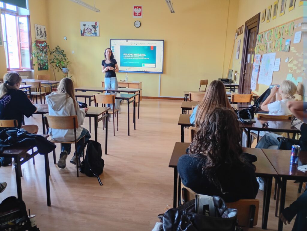 dr Ewa Odoj prowadzi zajęcia z zakresu filozofii i etyki w II LO w Cieszynie